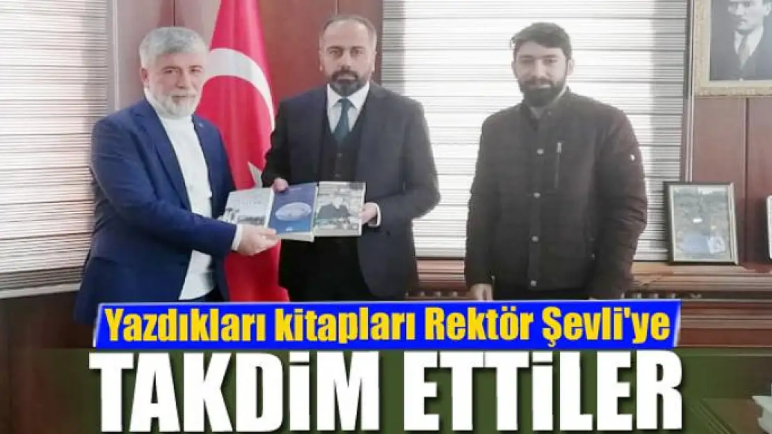 Yazdıkları kitapları Rektör Şevli'ye takdim ettiler