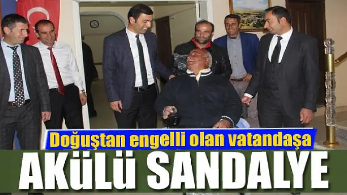 Doğuştan engelli olan vatandaşa akülü sandalye 