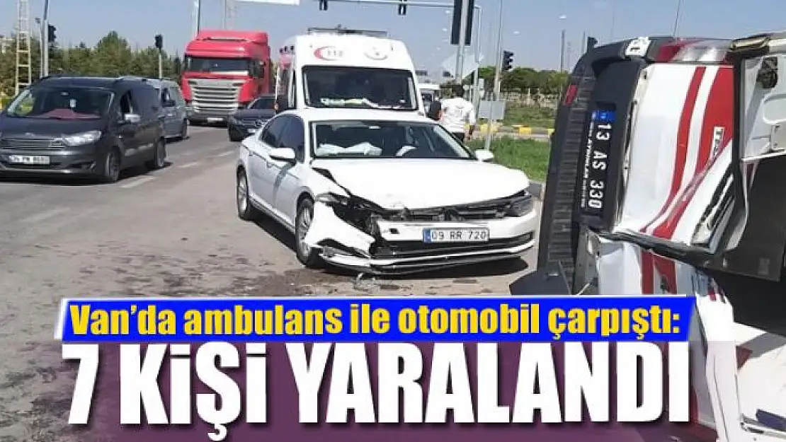 Van'da ambulans ile otomobil çarpıştı: 7 yaralı