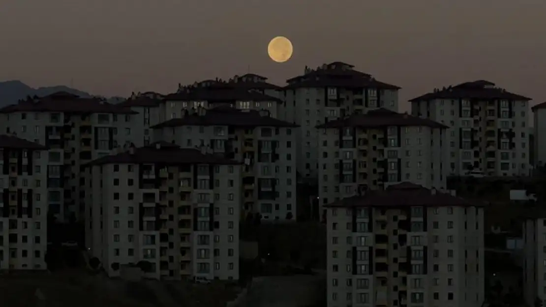 Yüksekova'da dolunay görsel şölen yaşattı