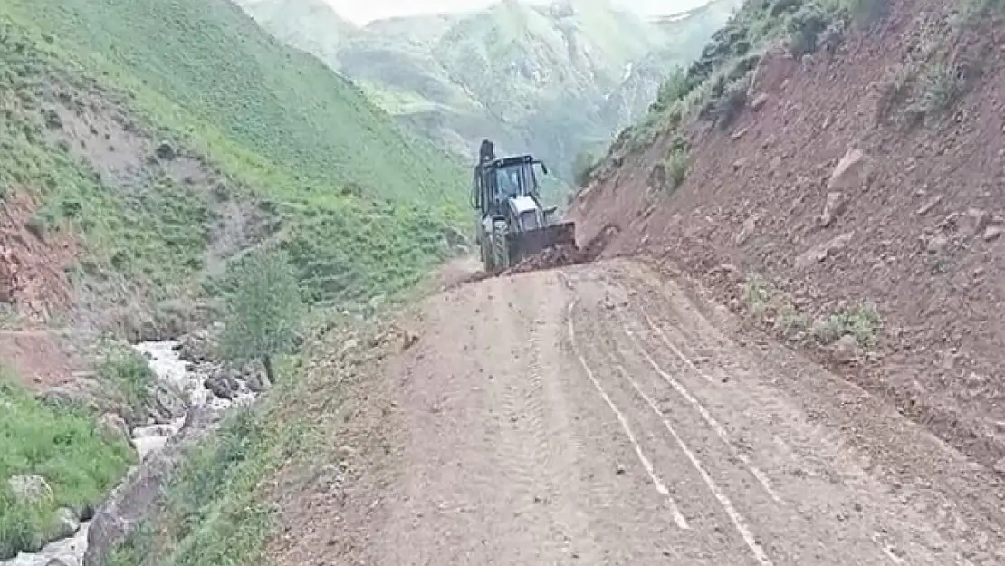 Yüksekova'nın köylerinin yol ve su kanalları yenileniyor