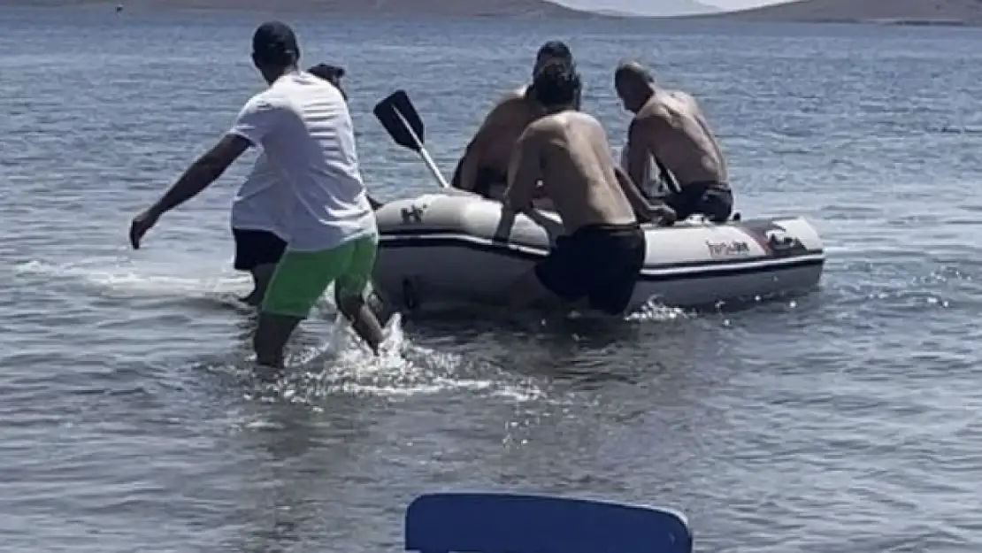Yürüyerek gidilen adada can pazarı