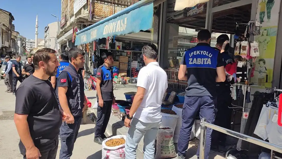 Zabıtadan kaldırım işgali denetimi