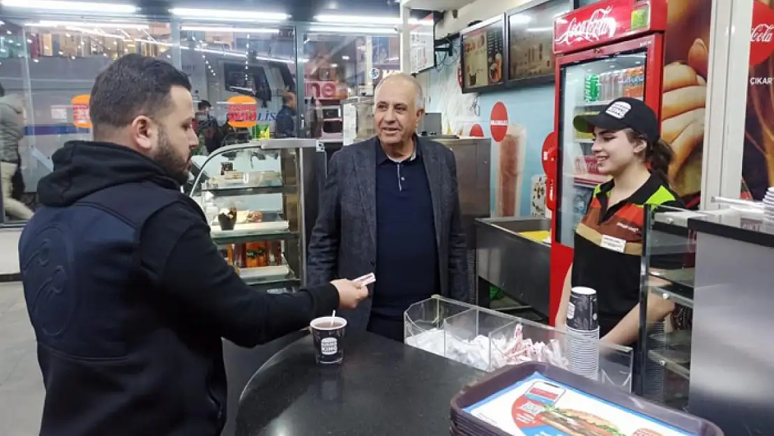 Zahir Kandaşoğlu'ndan Burger King'e ziyaret