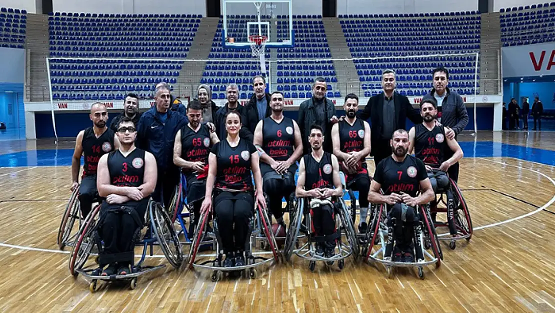 Zeydan engellilerin basketbol maçını izledi