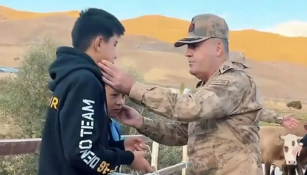 Ulupamir'de jandarma komutanına atlı karşılama