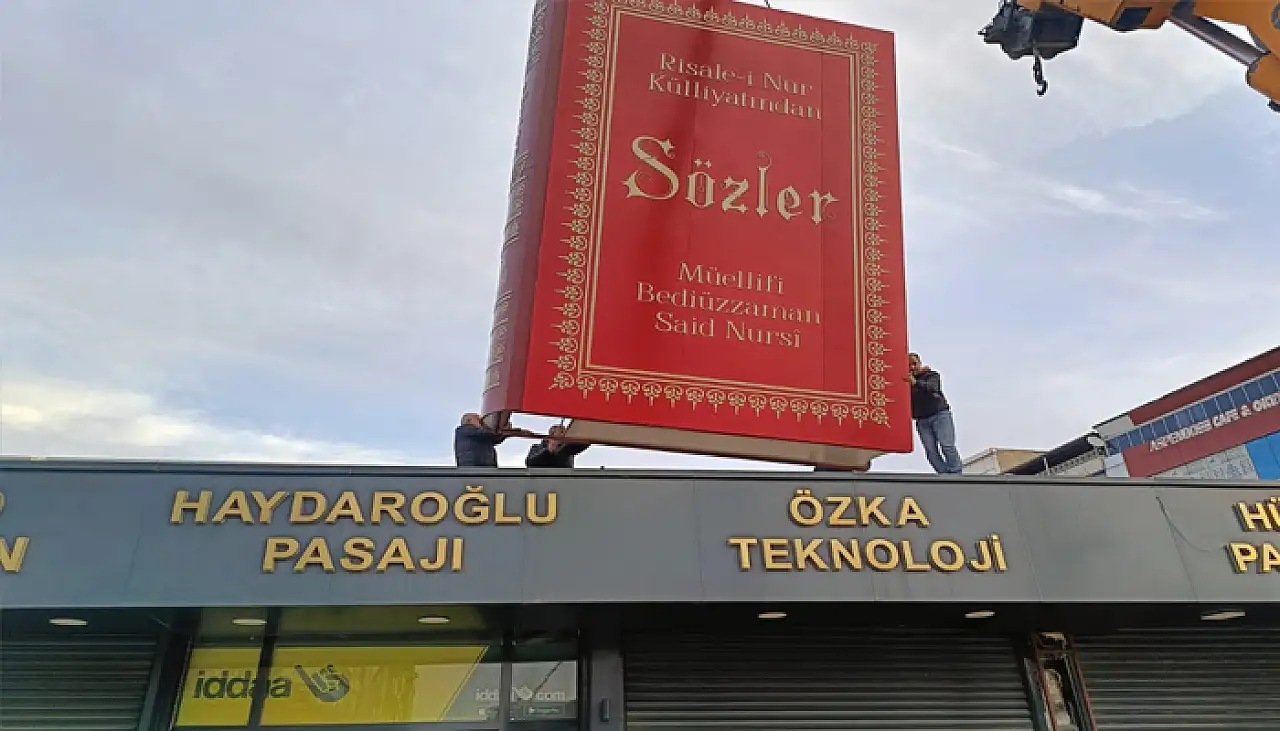 Van'ın simgesi Sözler maketi yeniden yerine asıldı