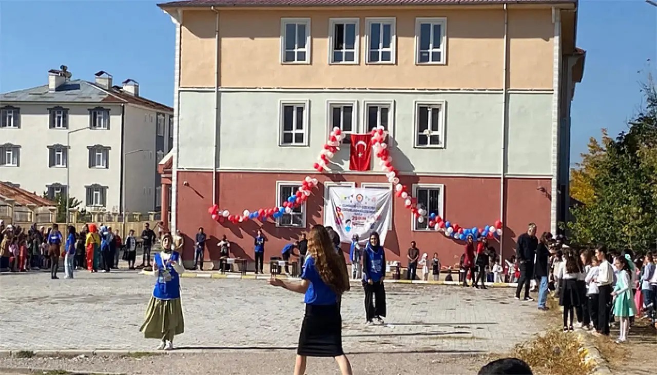 TEGV Gönüllüleri ve öğrencilerden anlamlı kutlama...