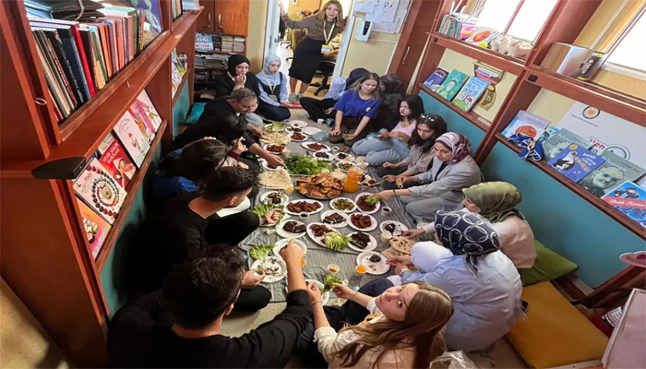 TEGV Gönüllüleri ve öğrencilerden anlamlı kutlama...