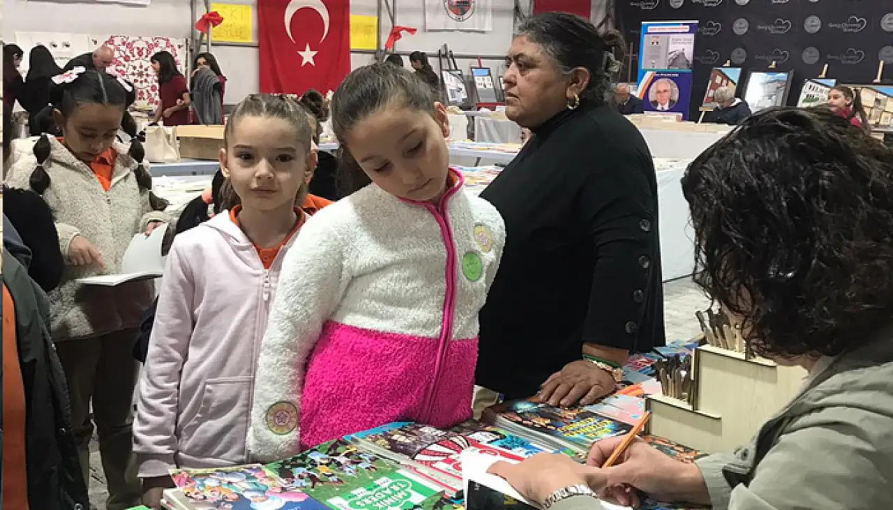 Vanlı yazar Leyla Mihrinaz Engin, okurlarıyla buluştu