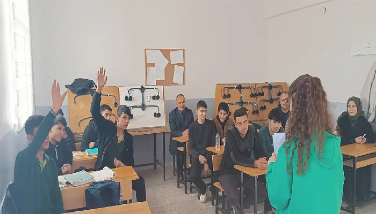 Alhan'ın okul ziyaretleri sürüyor