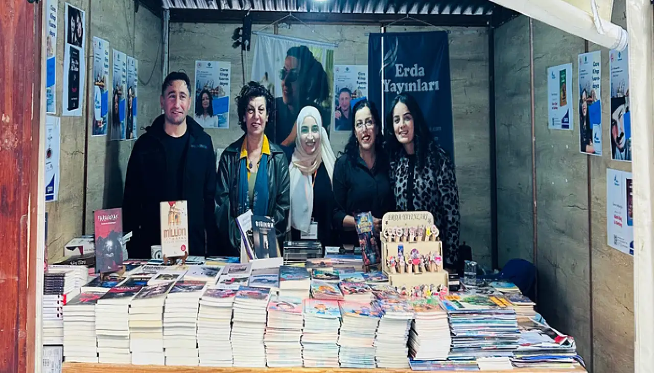 Erda Yayınları Yazarları Cizre Kitap Fuarı'nda okurlarıyla buluştu