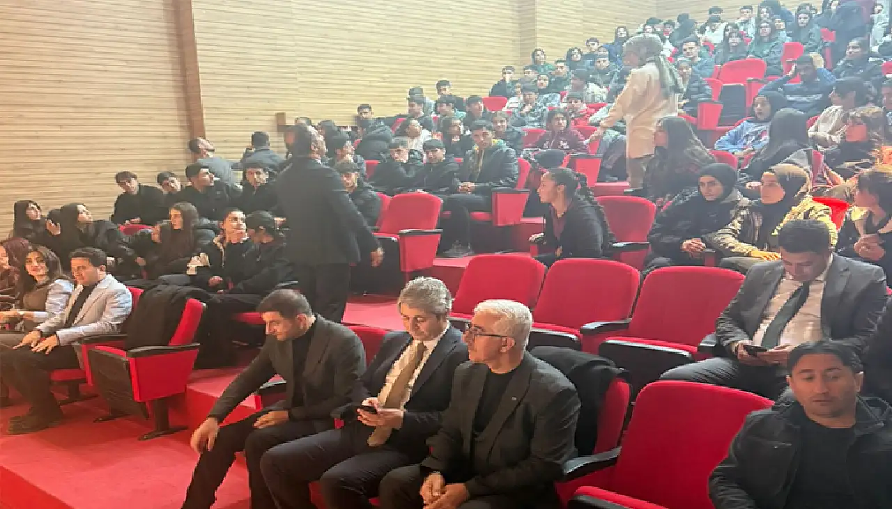 Özalp'ta gençler kültür ve sanatla buluştu