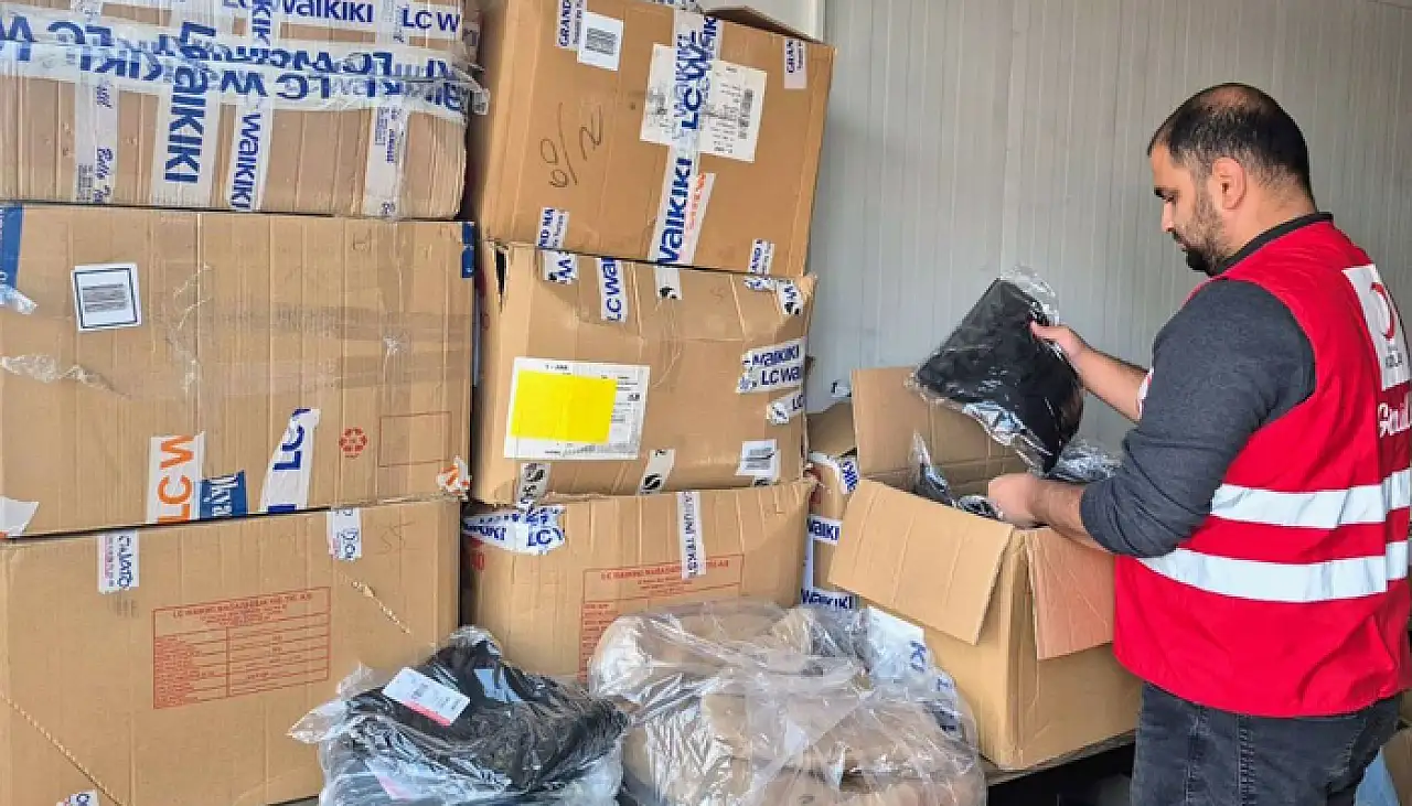 Kızılay Erciş Şubesi, ihtiyaç sahiplerine desteklerini sürdürüyor