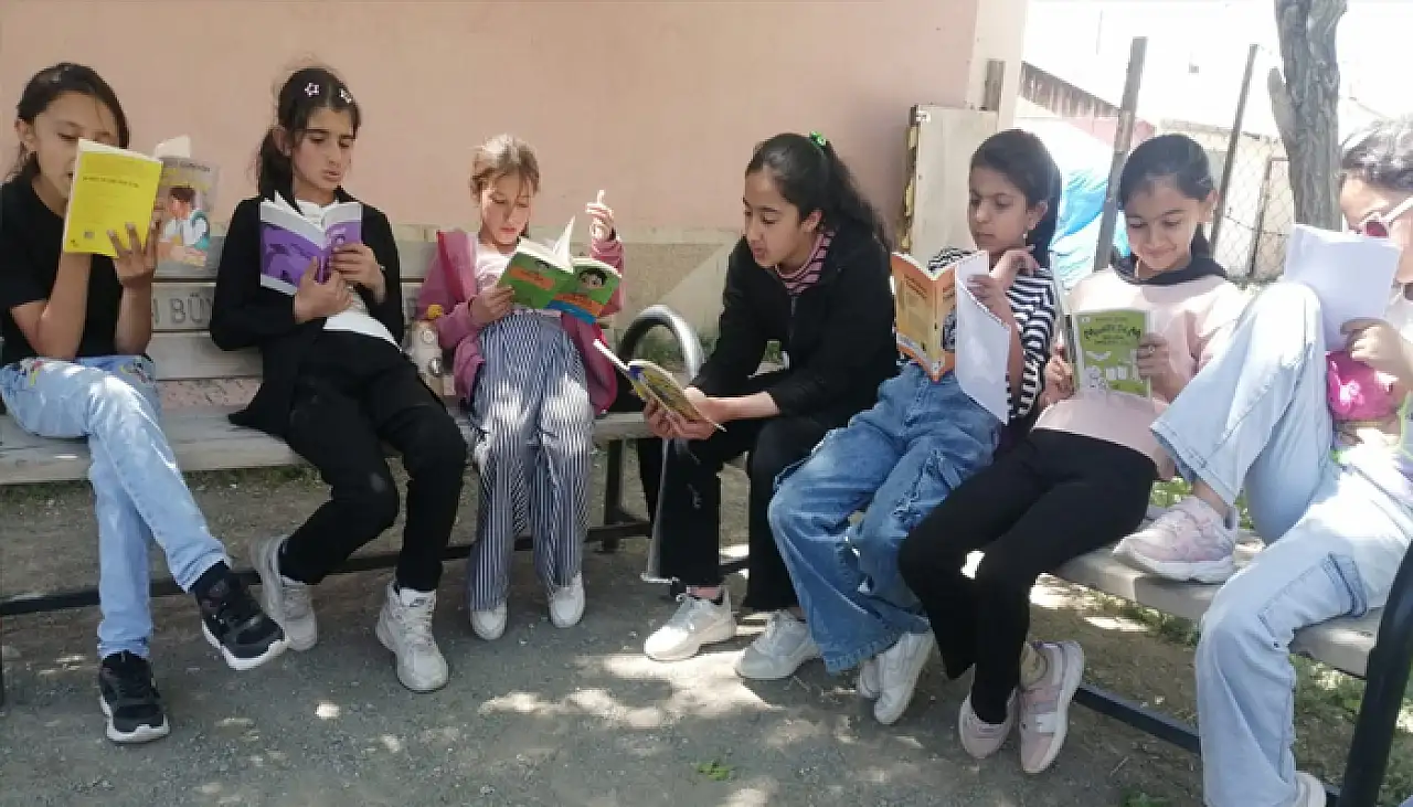 Üniversiteliler öğrencilere umut aşılıyor