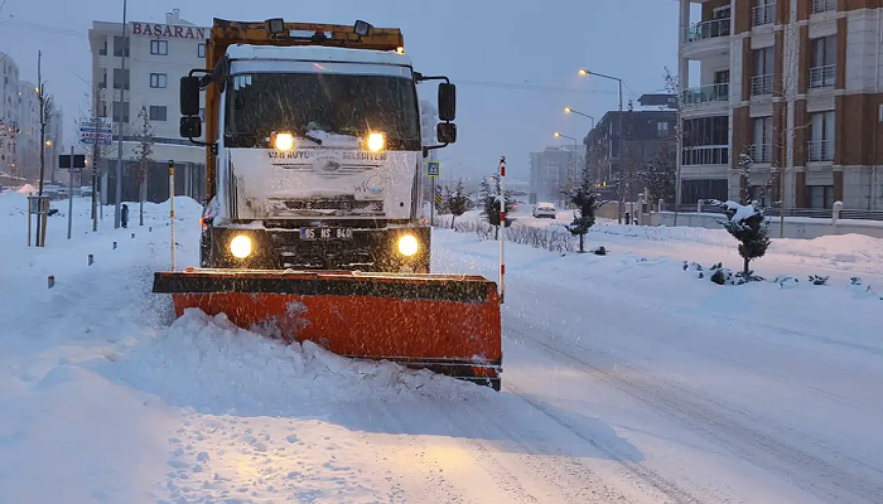 Van'da karla mücadele çalışmaları sürüyor
