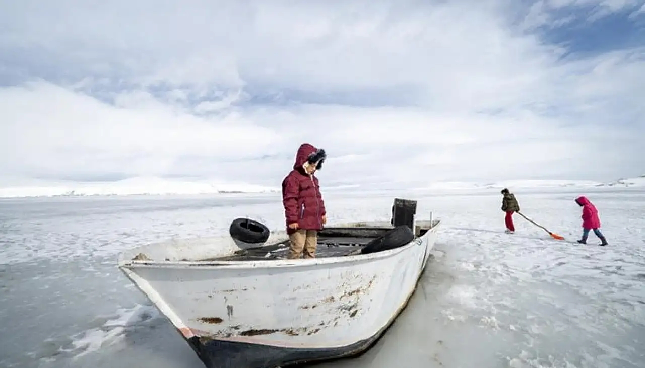 Van Gölü Havzasında kışın görsel hafızası: Nazik Gölü'nde fotoğraf buluşması