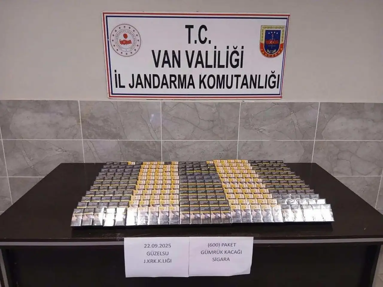 Van'da kaçak sigara ve malzeme ele geçirildi