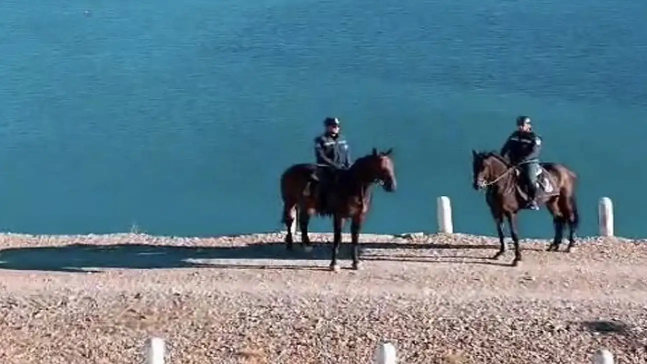 Atlı jandarma timleri Zernek Barajı'nda devriyede