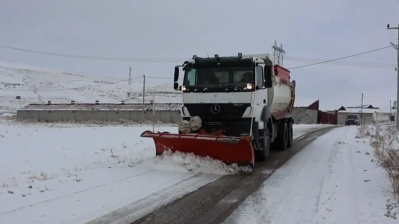 Çobanoğlu ve Yeşilsu Mahallelerinde kar çalışması