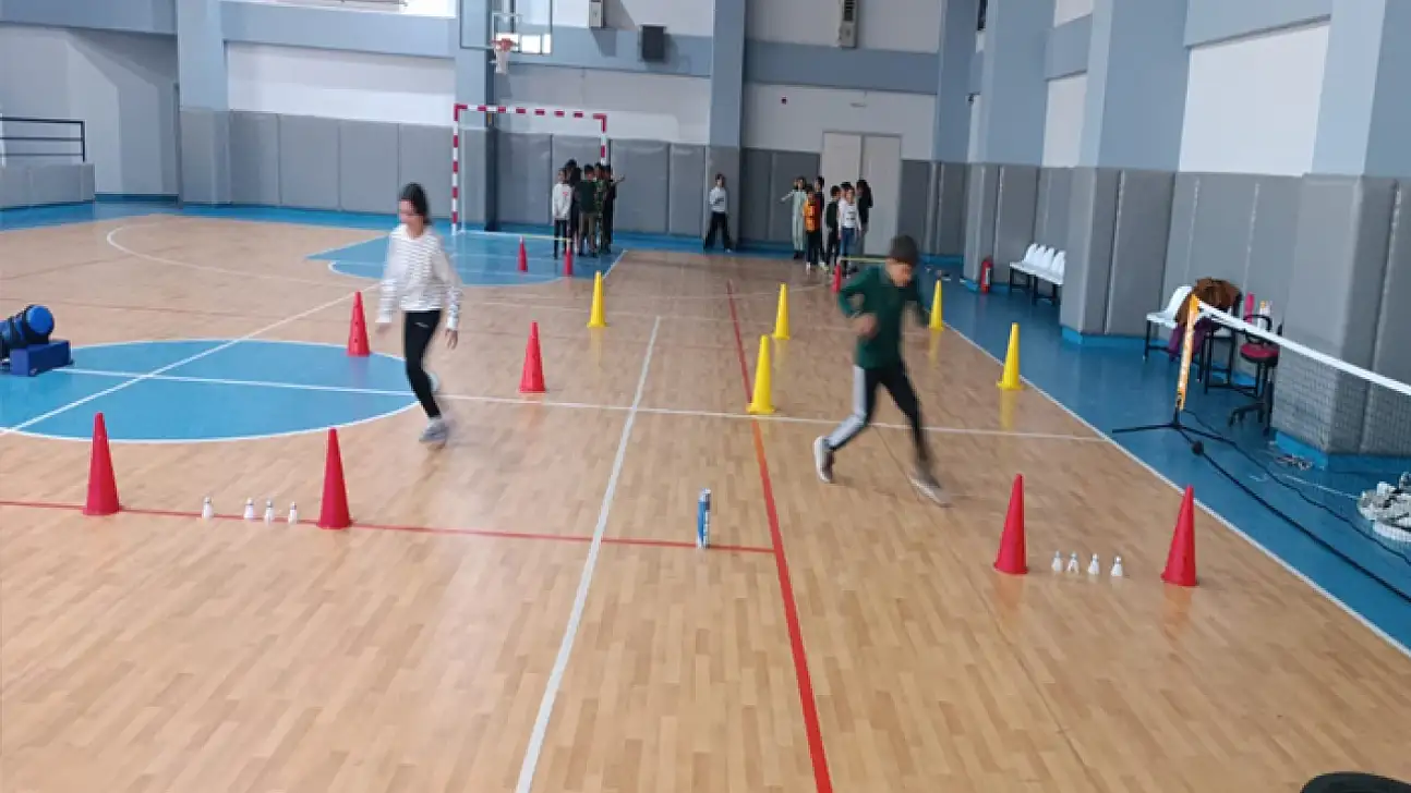 Gürpınar Spor Kulübü'nde badminton eğitimleri sürüyor
