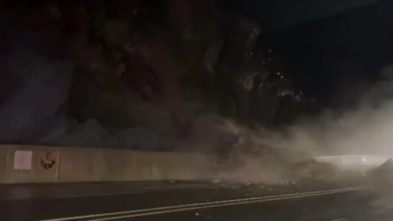 Hakkari-Van yolunda heyelan