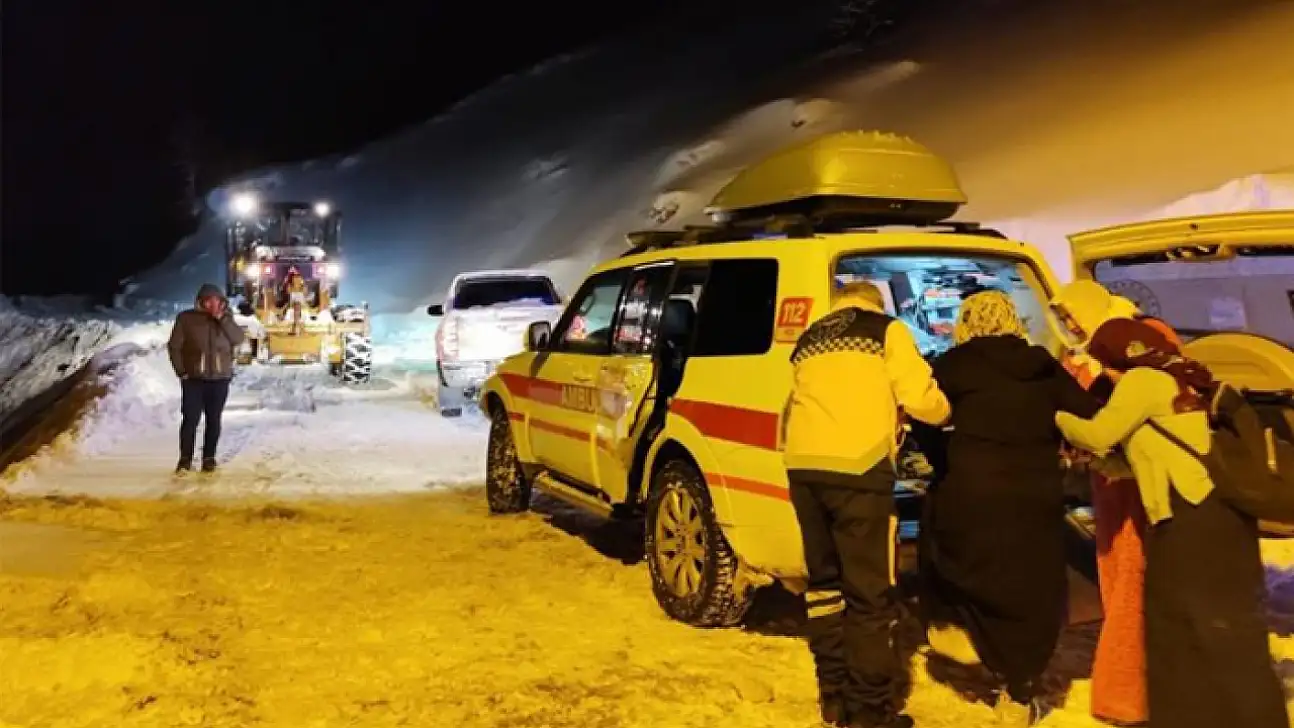 Hamile kadın 5.5 saatlik çalışmayla hastaneye ulaştırıldı