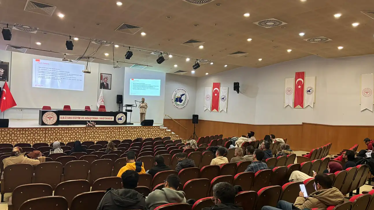 Van'da aile hekimlerine bağışıklama telafi eğitimi gerçekleştirildi