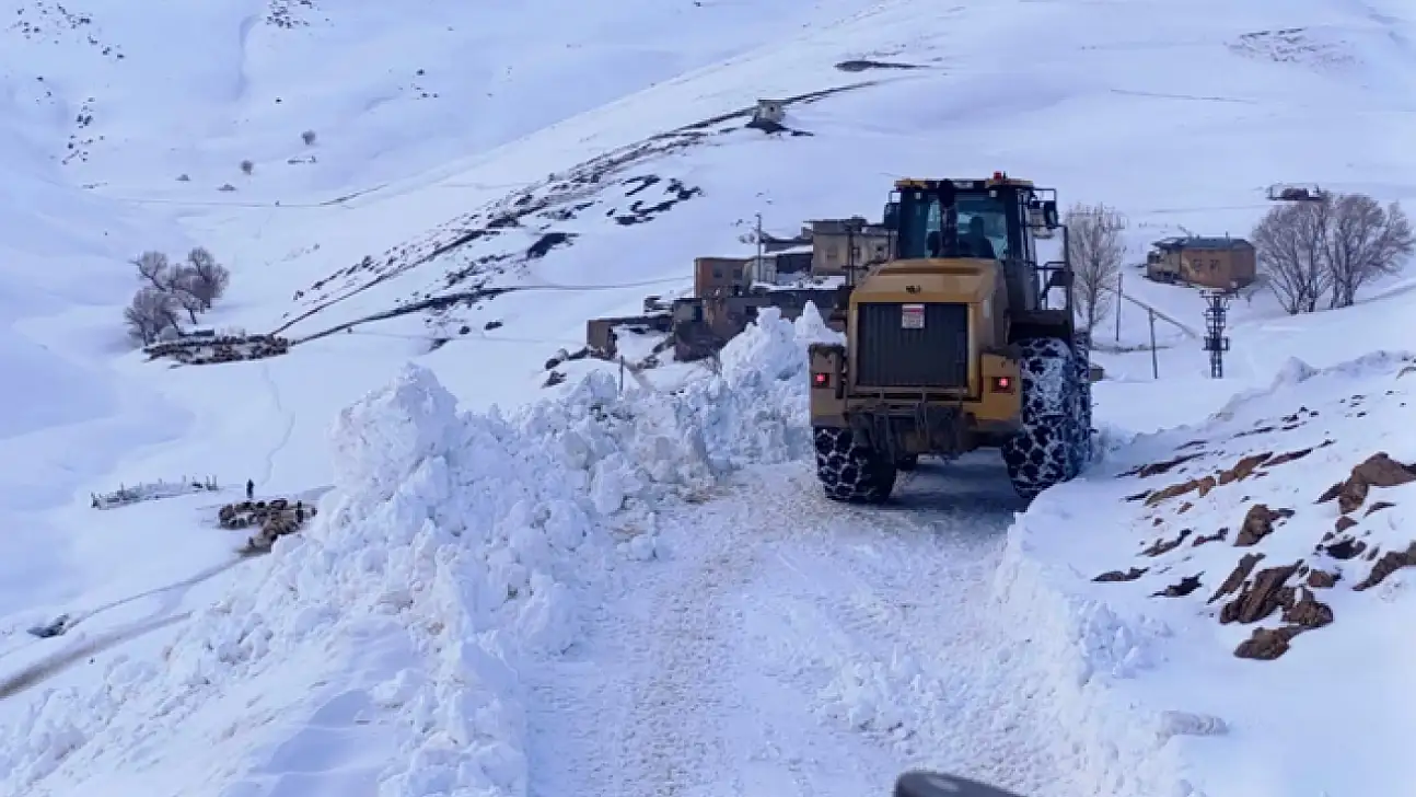 Van'da karla mücadele çalışmaları sürüyor