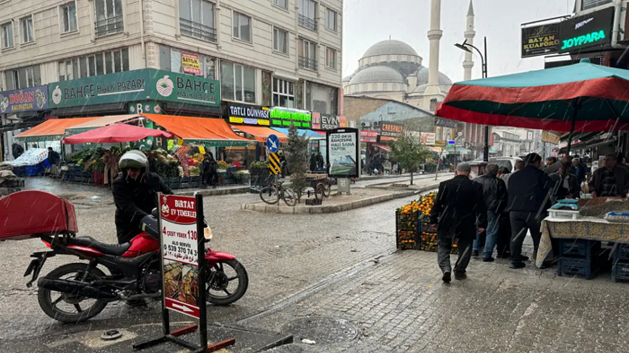 Van'da kısa süreli dolu yağışı