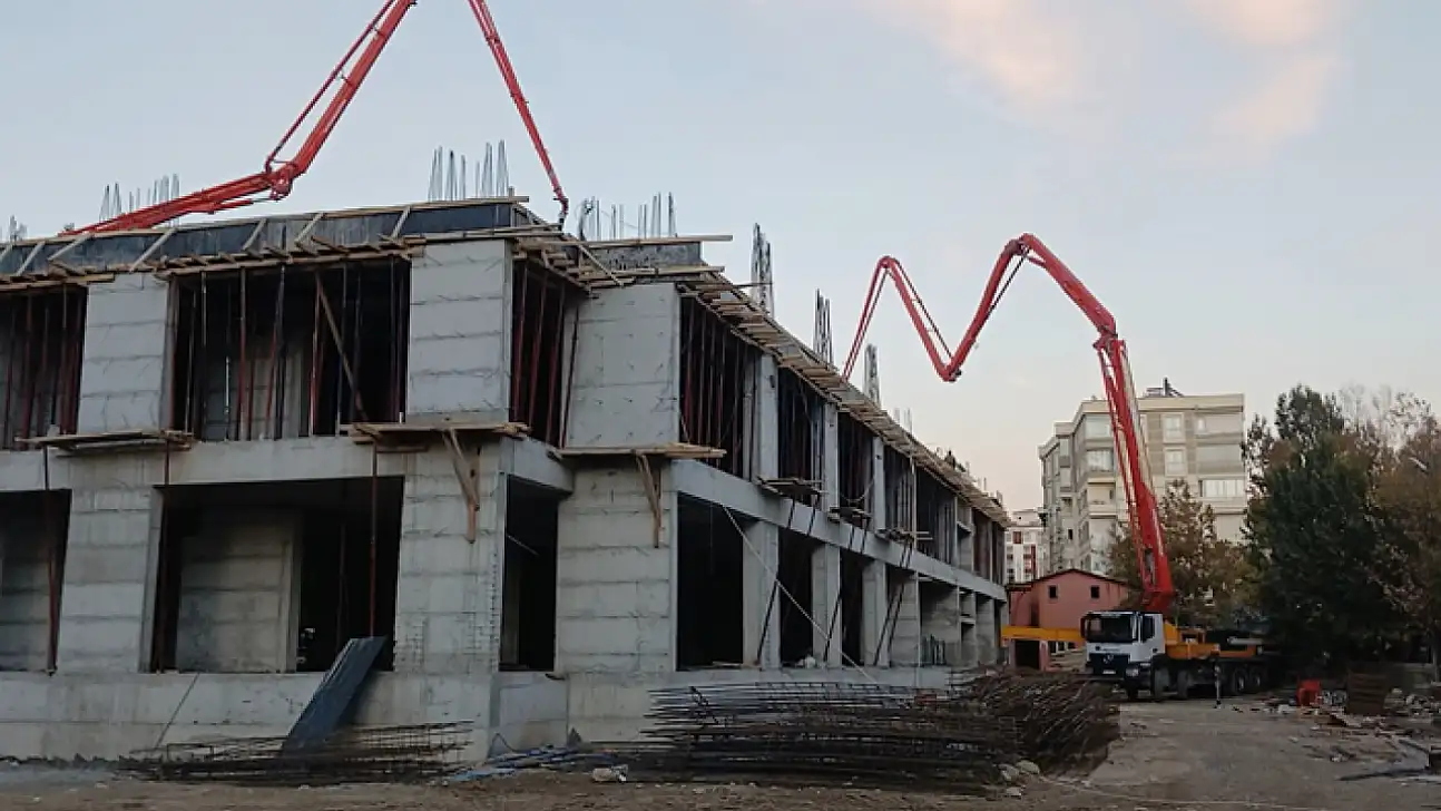Yeni okulların yapımı sürüyor