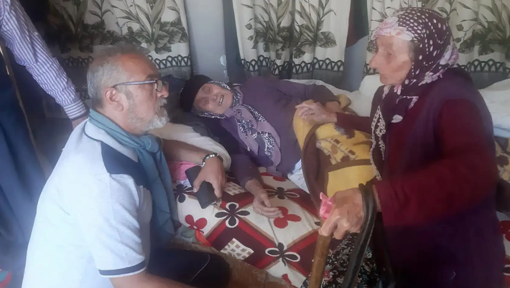 105 yaşındaki Fatma nine depremin ayırdığı kızıyla kavuştu