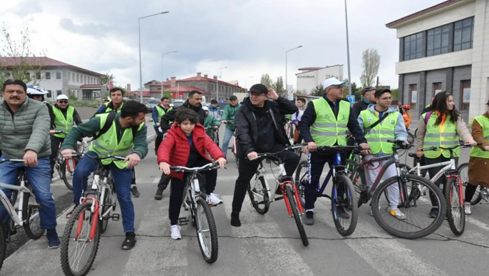 11.Yeşilay Bisiklet Turuna yoğun ilgi