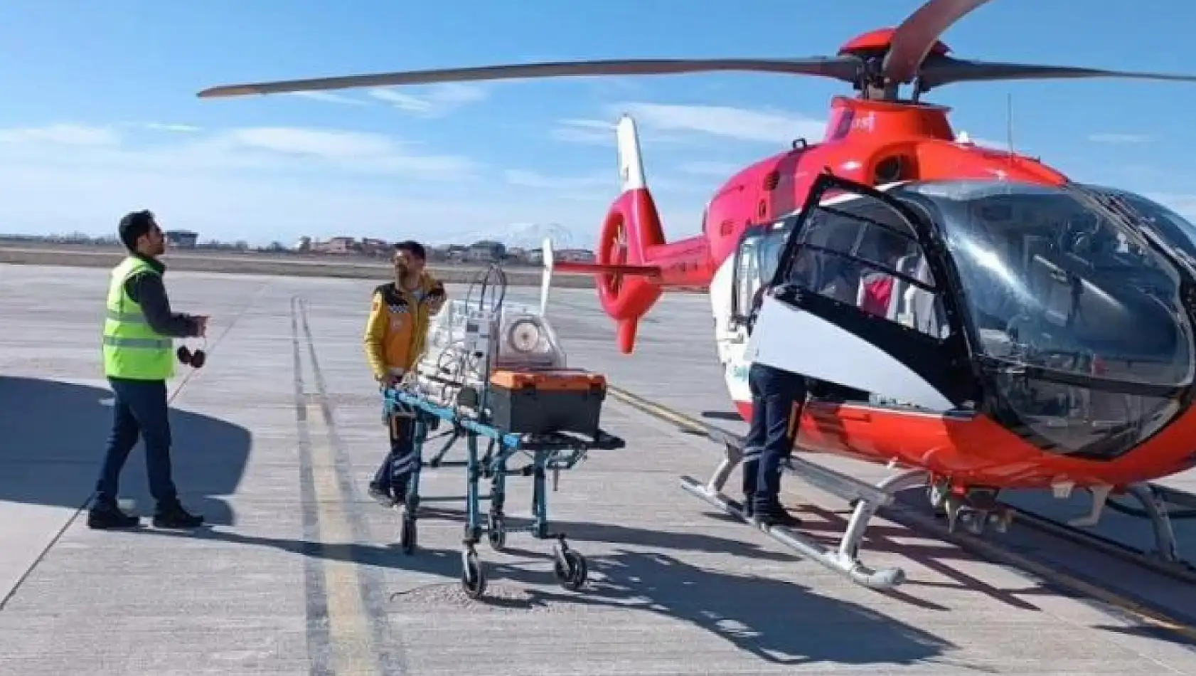 12 günlük bebek, helikopterle Van'a sevk edildi