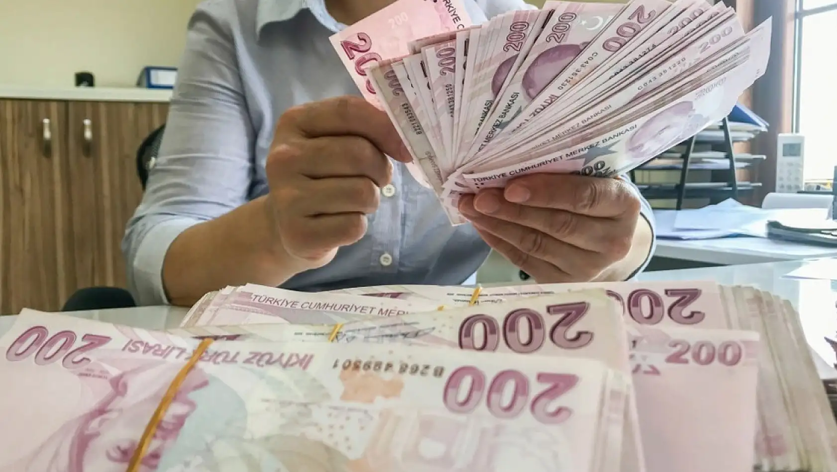 200 liralarda flaş detay: Üzerinde bu işaret varsa zengin olacaksınız!