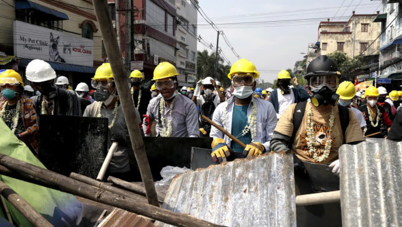 Myanmar'da polis, protestoculara ateş açtı: 6 ölü