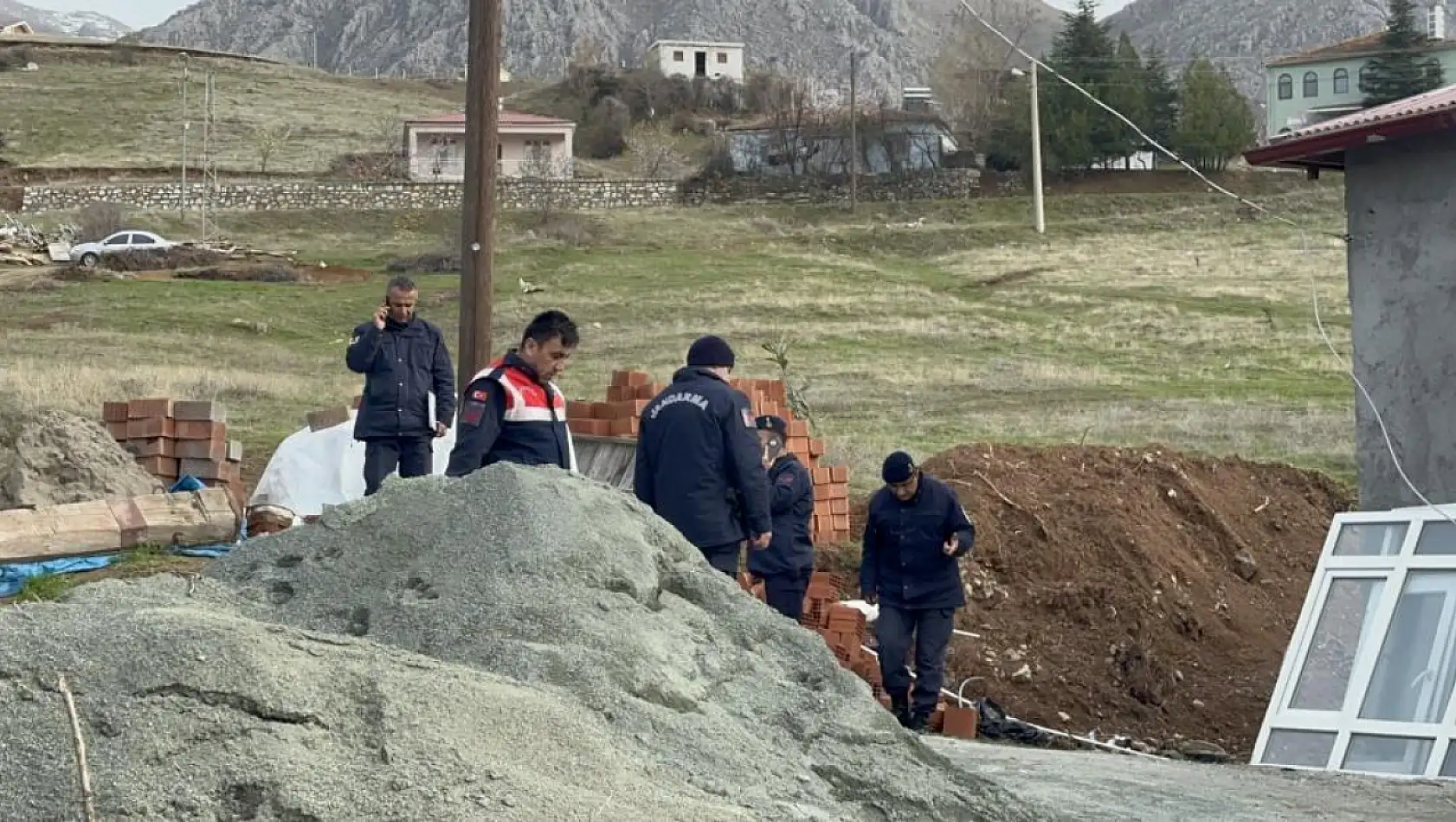 Alacak verecek meselesinde ağabey, kardeşini vurdu