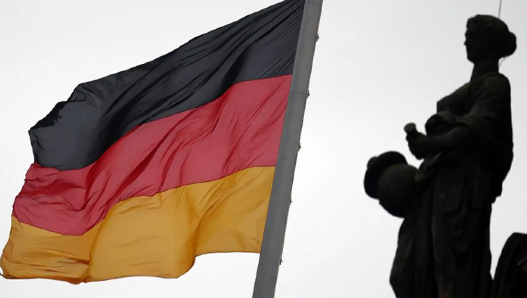 Almanya'dan vatandaşlarına 'İran'ı terk edin' uyarısı