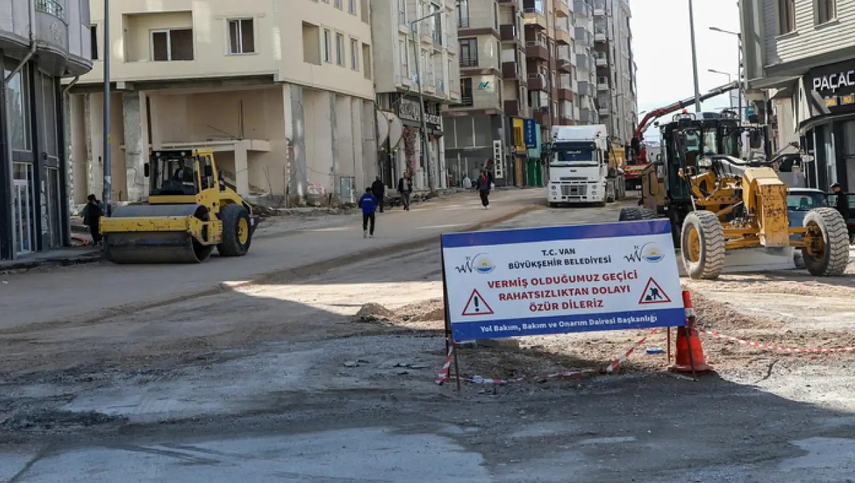 Altaylı ve Oğuz caddelerindeki yenileme çalışmaları sürüyor