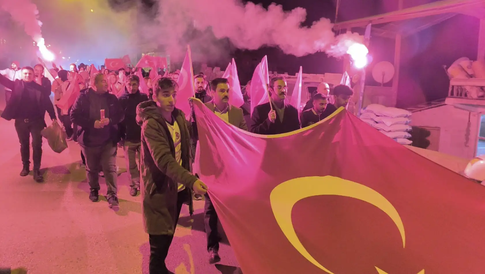 Bahçesaray'da 29 Ekim kutlamalarına yoğun ilgi