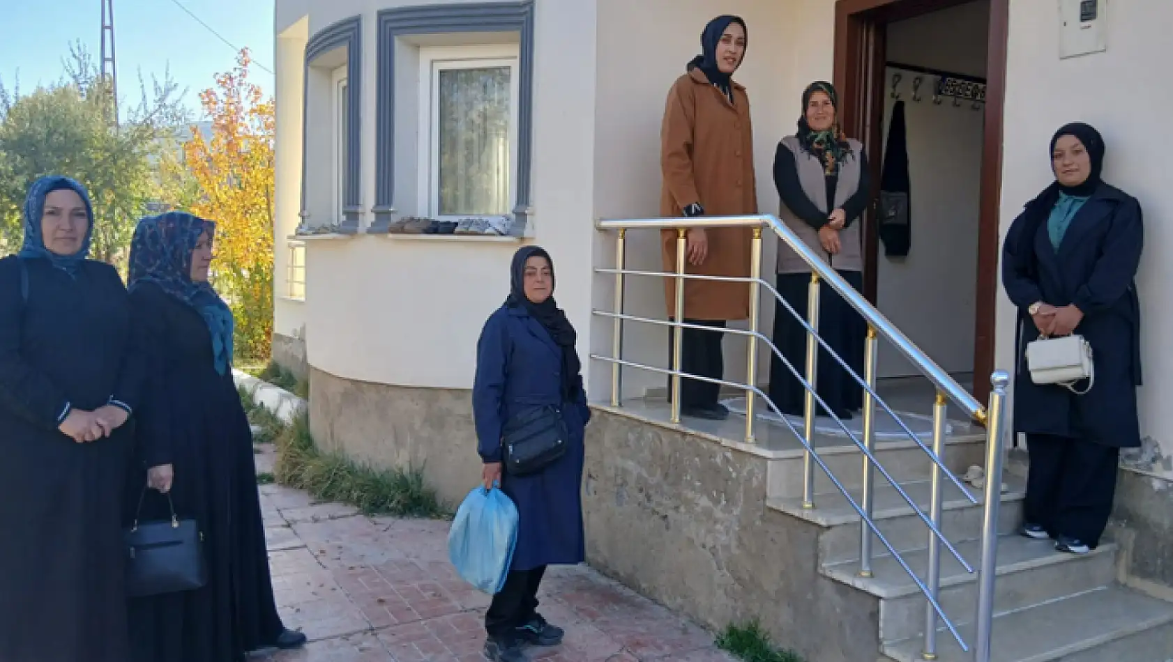 Başkan Ilıkan Hoşap Mahallesi'nde kadınlarla buluştu