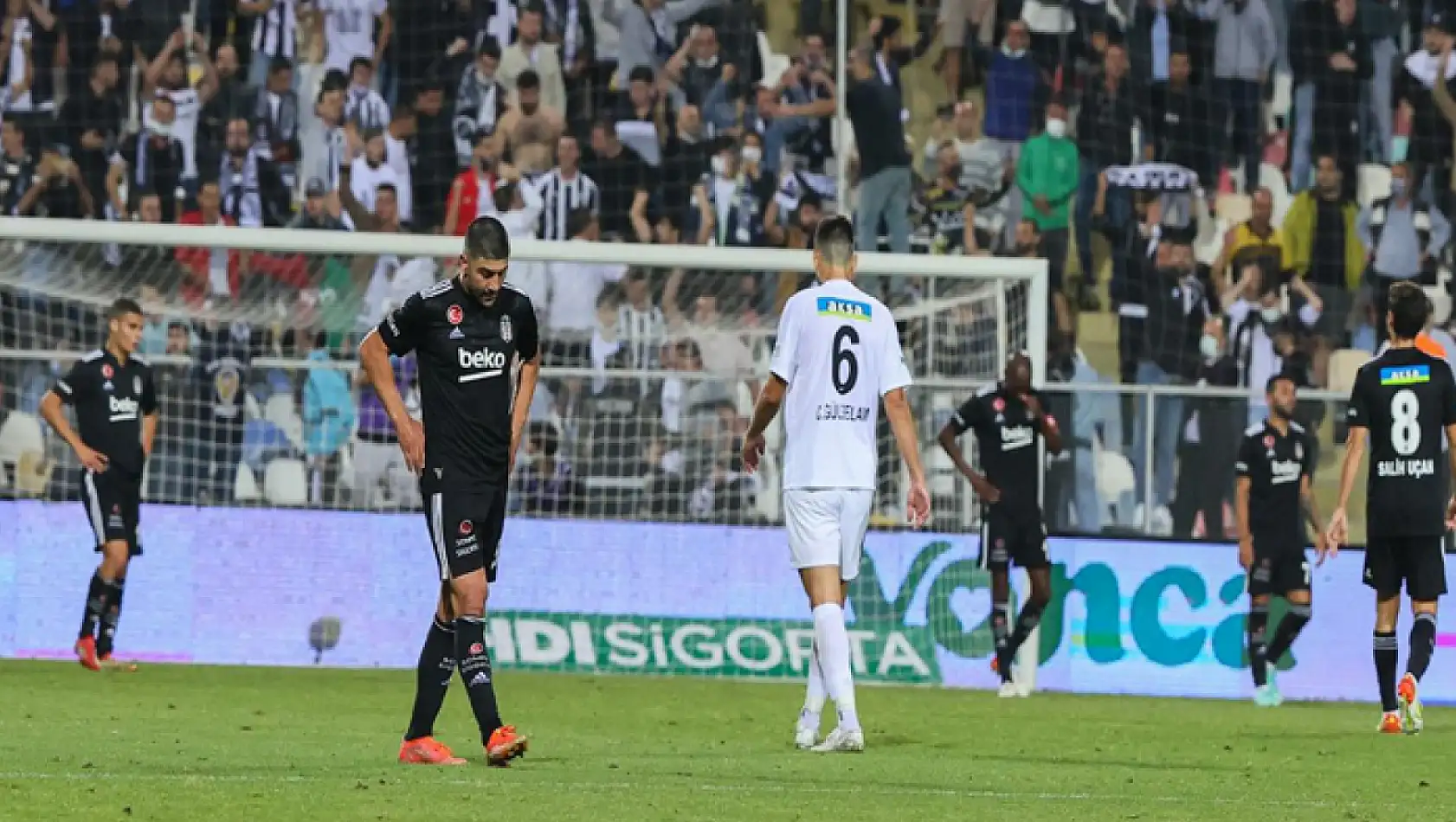 Beşiktaş, Süper Lig'de evindeki ilk yenilgisini aldı