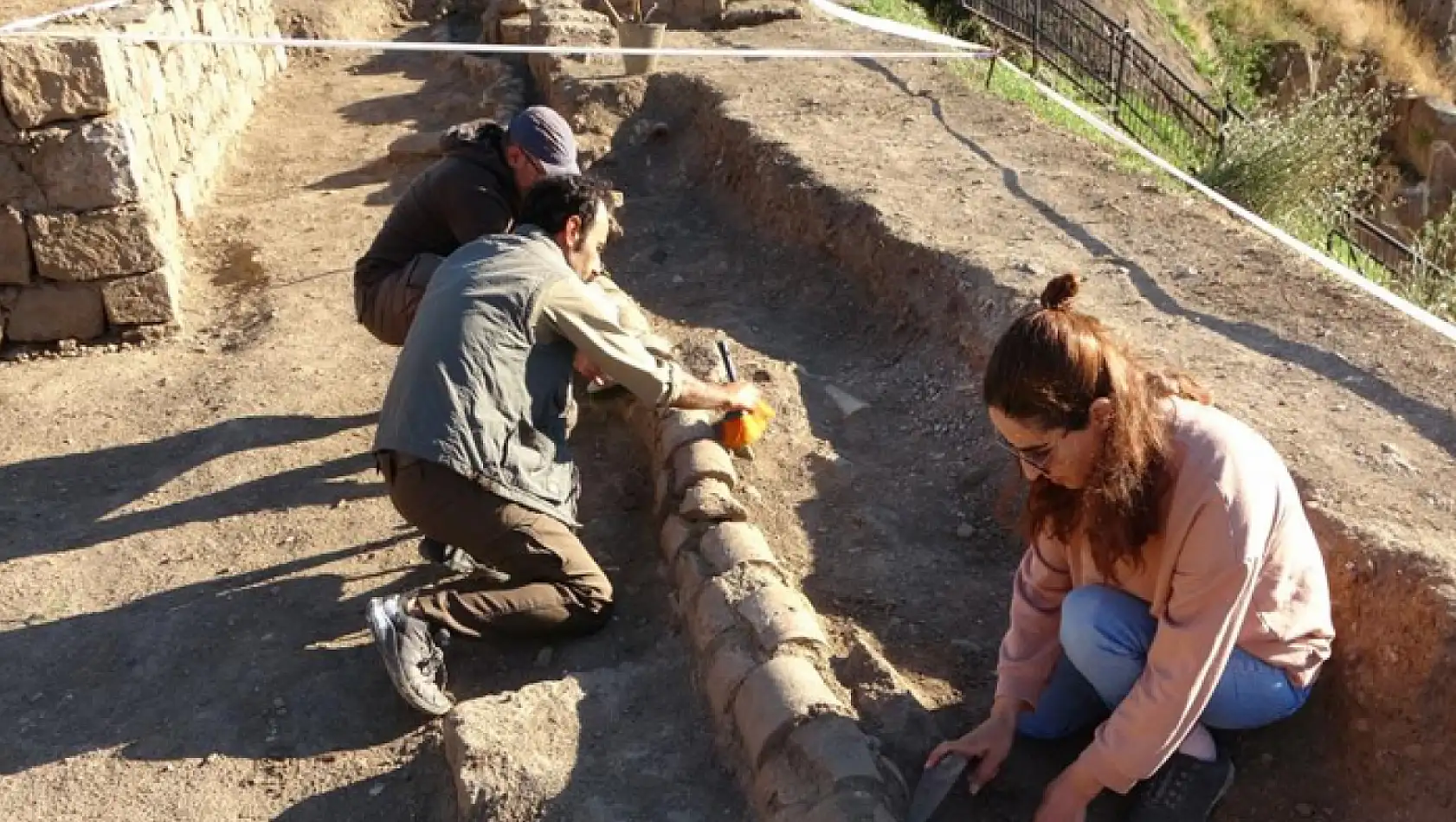 Bitlis Kalesi'nde yapılan kazılarda 500 yıllık su künkleri bulundu