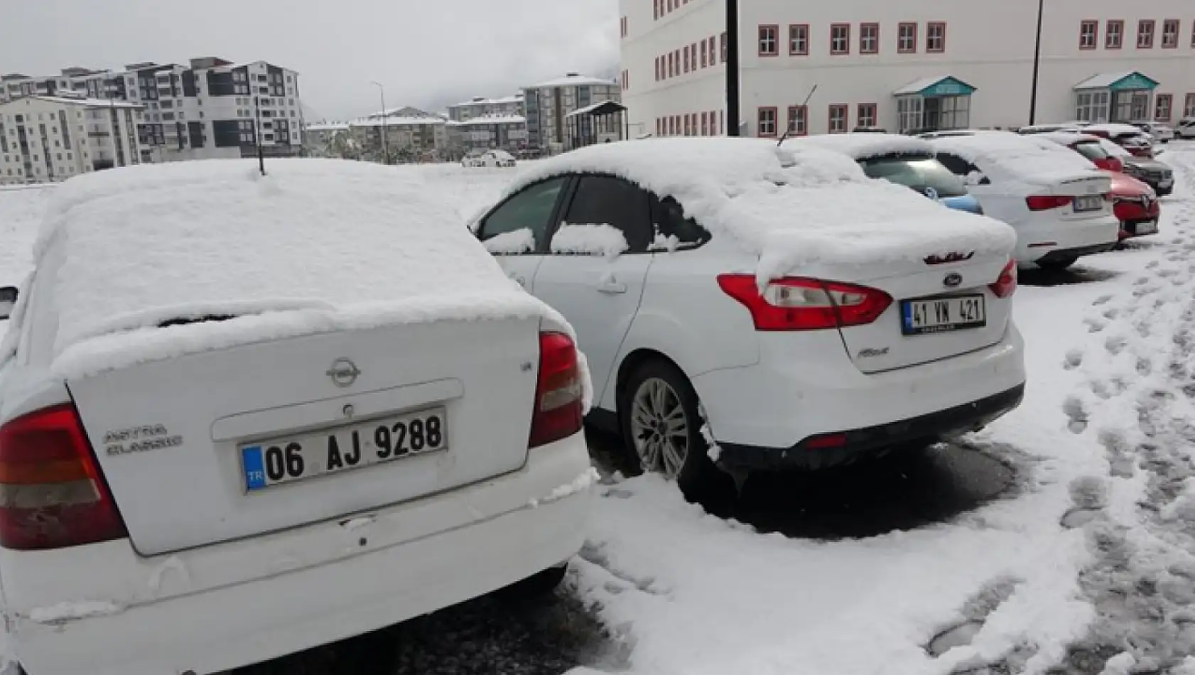 Bitlis'te Ekim ayında kar yağışı