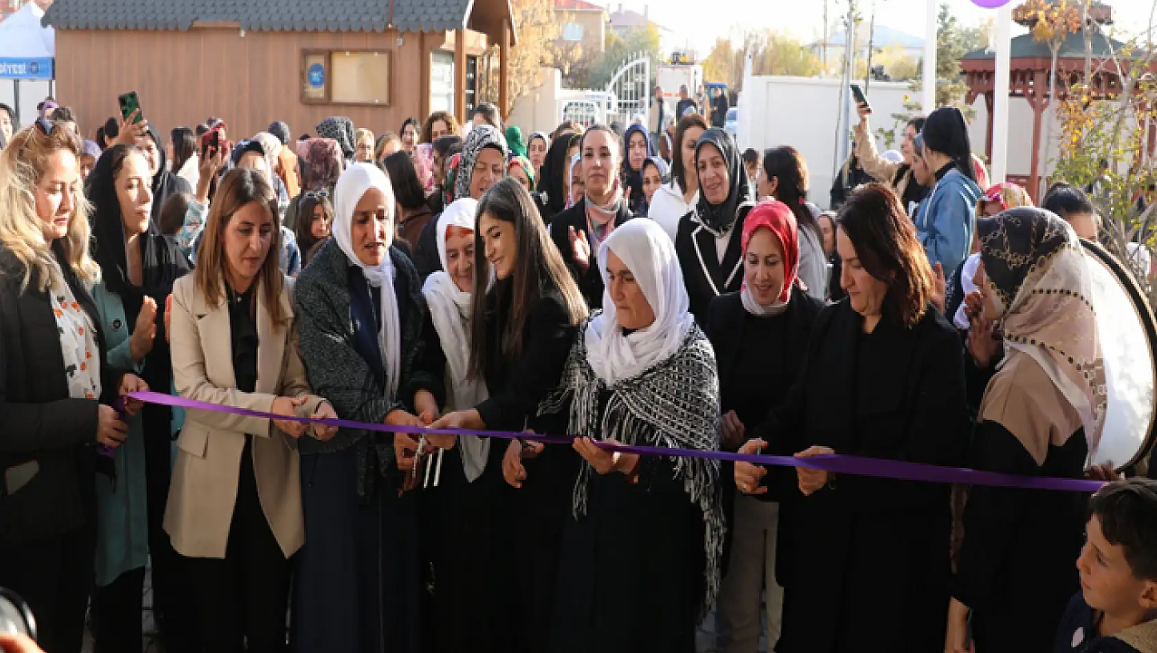 Bostaniçi Kadın Yaşam ve Kültür Merkezi açıldı