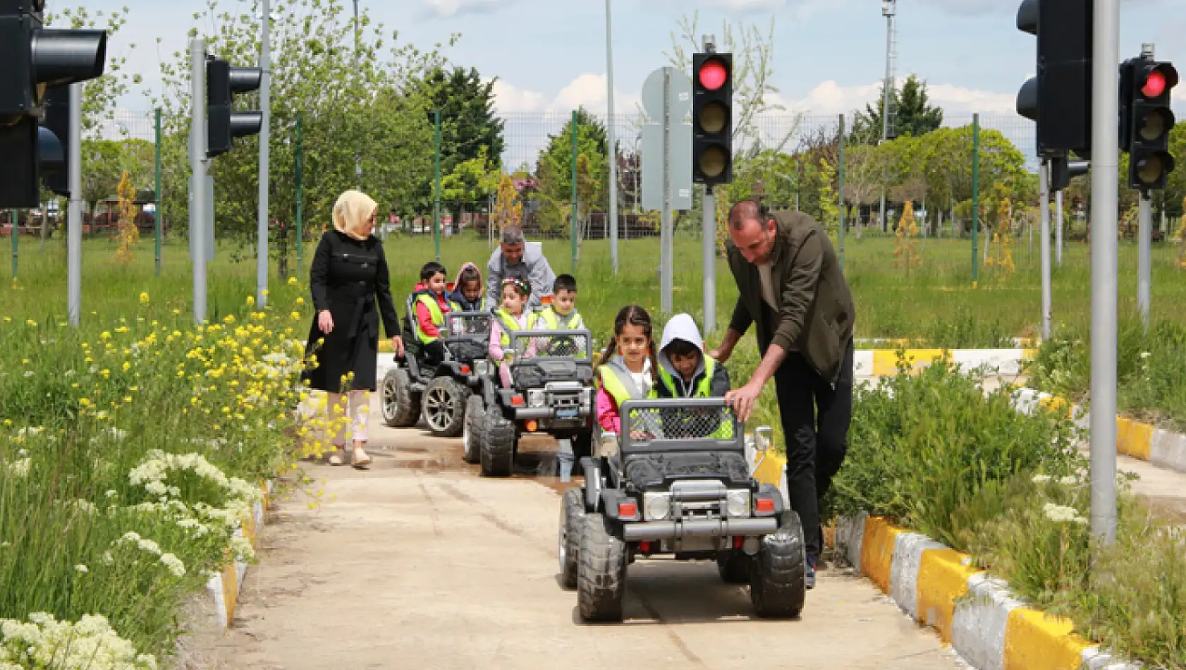 Büyükşehir'den çocuklara trafik eğitimi 