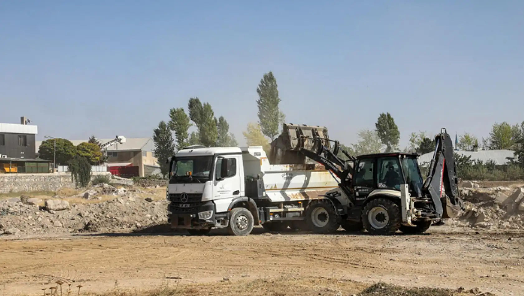 Büyükşehir'den kapsamlı hafriyat çalışması