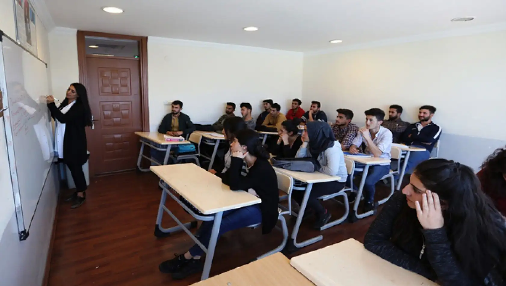 Büyükşehir'in ücretsiz kurslarıyla 819 öğrenci üniversiteye yerleşti