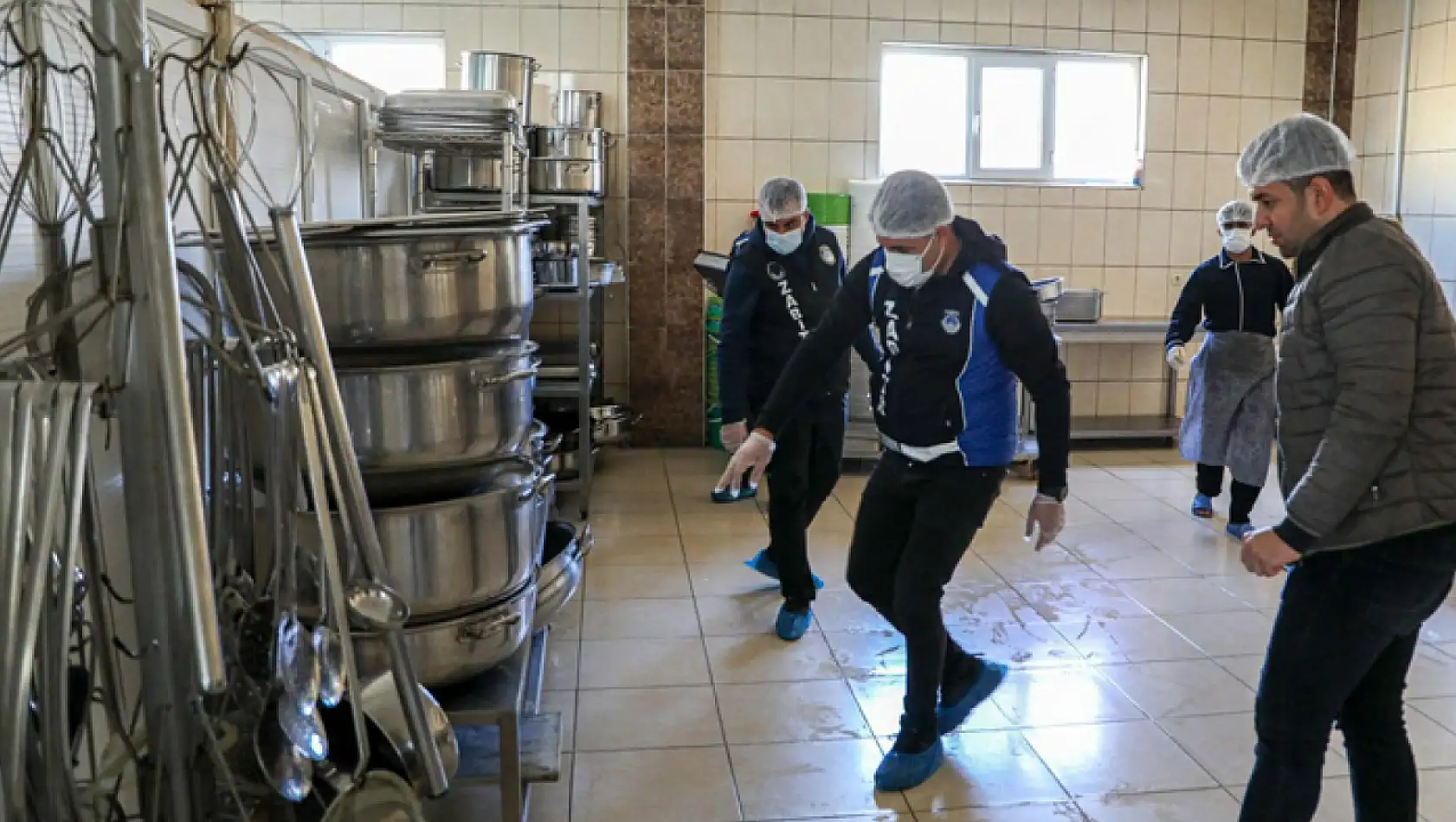 Büyükşehir zabıtasından güvenli gıda için sıkı denetim