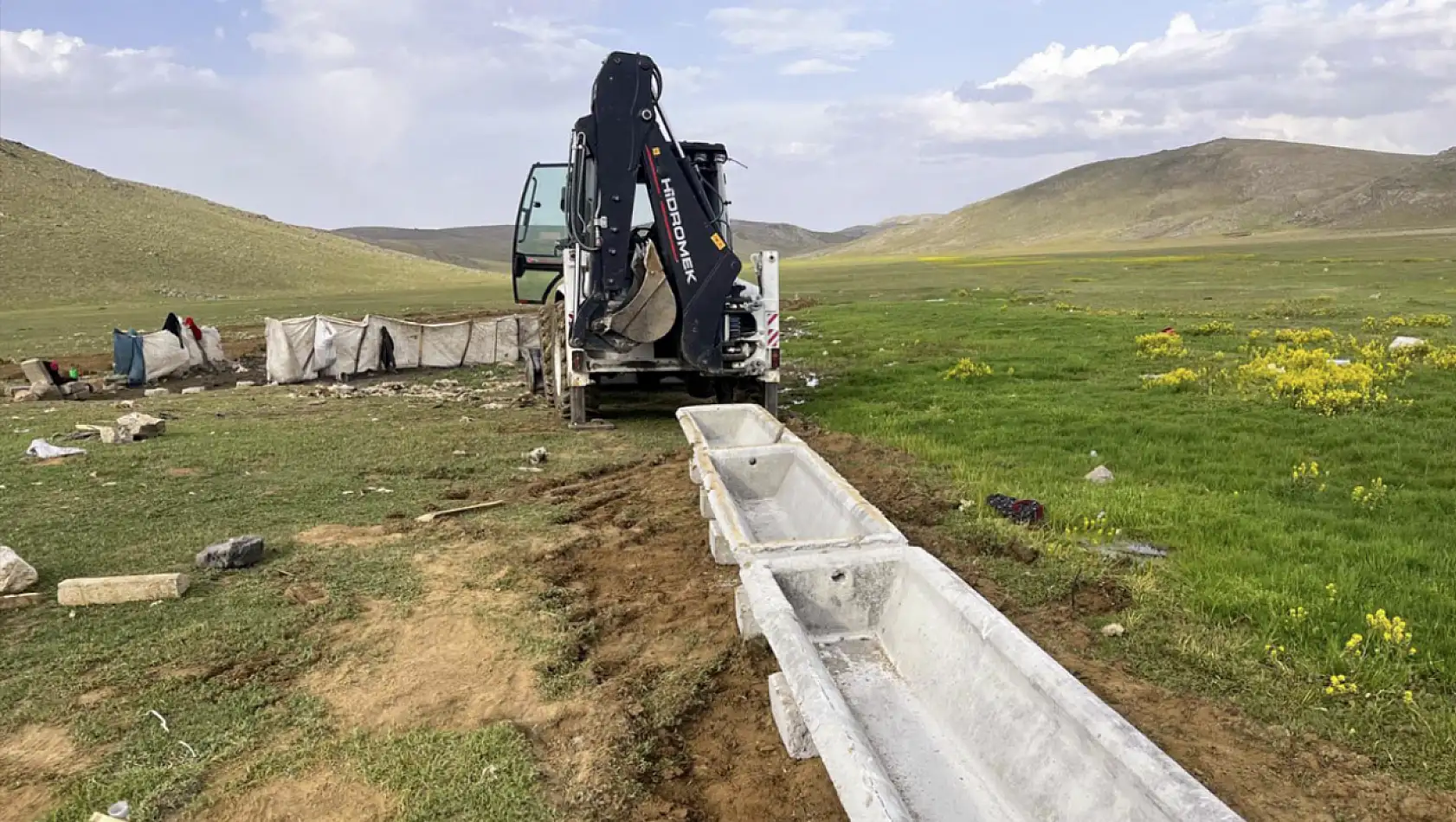 Çatak Belediyesi'nden yaylaya sıvat desteği